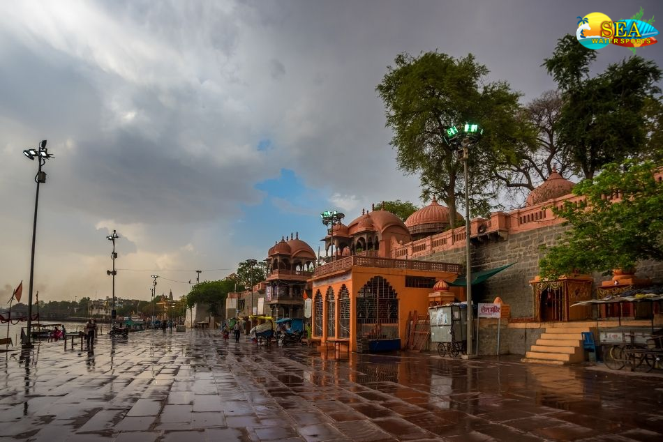 Tents With Amenities near Sangam